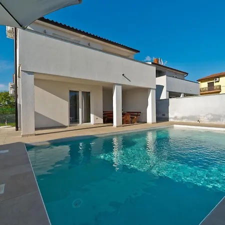 Luka With A Pool, Situated In * Pula
